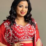 Shreya Ghoshal Instagram - Raghuvar teri raah raah nihare saaton janam se Siya 🌼🙏🏻♥️🌼 Outfit: @label_ava Jewellery: @sorayaajewels_ Stylist: @stylebysaachivj Styling Team: @sanzimehta777 Photographer: @harshphotography11