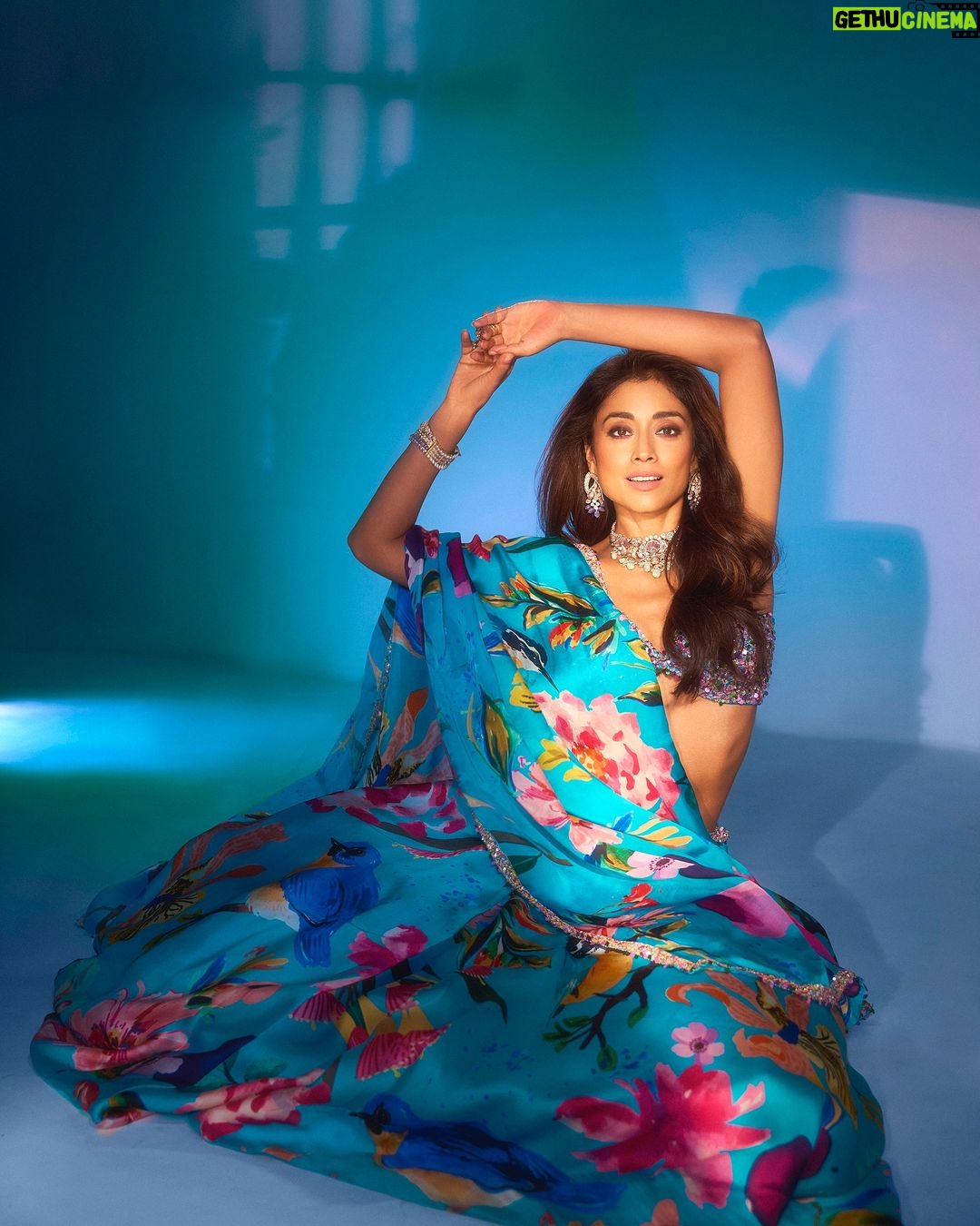 Shriya Saran Instagram - Magazine: @culturedwedding Managing Editor: @yadav_manjeet Business Head: @divyanijain1925 Stylist: @juhi.ali Photographer: @tejasnerurkarr Make-up: @makeupbymahendra7 Hair: @priyanka_sherkar1 Outfit: @officialjuhibengani Jewellery: @palacejewellerspltd Location: @maximusstudiomumbai Artist’s PR: @communiquefilmpr Videographer: @chalchitrakar Co-ordinated by: @nadiiaamalik