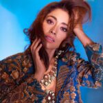 Shriya Saran Instagram - Here we go the first from the lot ! Magazine: @culturedwedding Managing Editor: @yadav_manjeet Business Head: @divyanijain1925 Stylist: @juhi.ali Photographer: @tejasnerurkarr Make-up: @makeupbymahendra7 Hair: @priyanka_sherkar1 Outfit: @gazalguptacouture Jewellery: @palacejewellerspltd Location: @maximusstudiomumbai Artist’s PR: @communiquefilmpr Videographer: @chalchitrakar Co-ordinated by: @nadiiaamalik