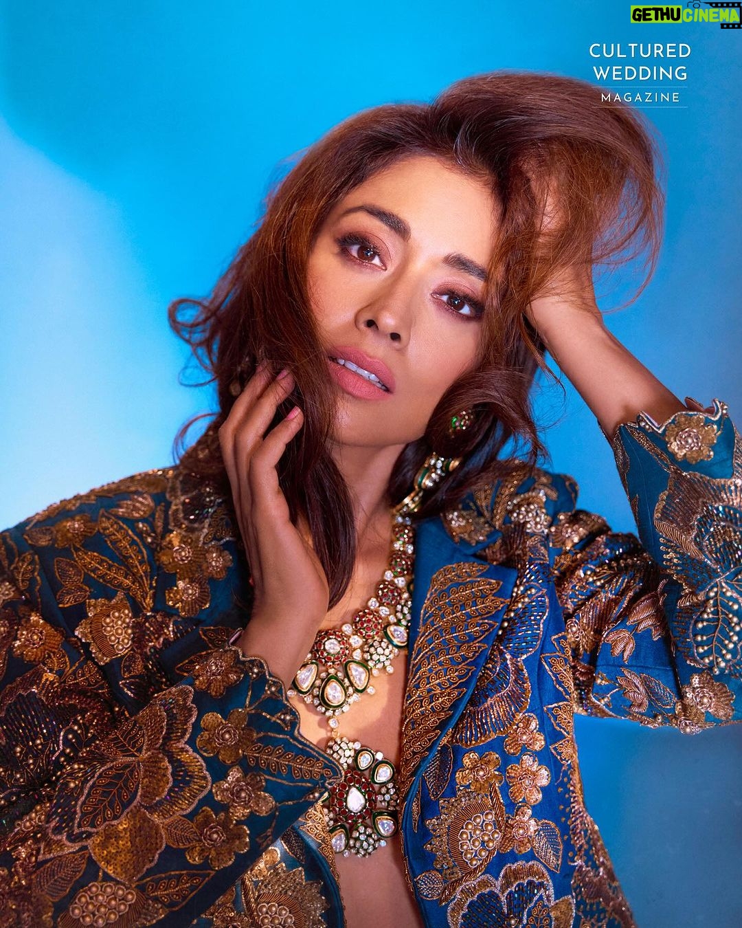 Shriya Saran Instagram - Here we go the first from the lot ! Magazine: @culturedwedding Managing Editor: @yadav_manjeet Business Head: @divyanijain1925 Stylist: @juhi.ali Photographer: @tejasnerurkarr Make-up: @makeupbymahendra7 Hair: @priyanka_sherkar1 Outfit: @gazalguptacouture Jewellery: @palacejewellerspltd Location: @maximusstudiomumbai Artist’s PR: @communiquefilmpr Videographer: @chalchitrakar Co-ordinated by: @nadiiaamalik