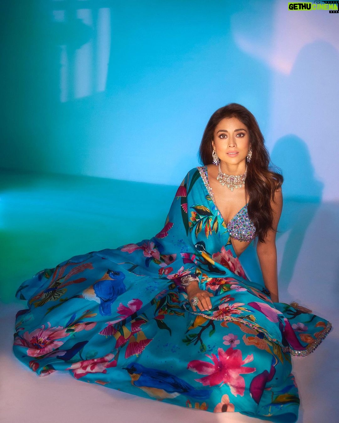 Shriya Saran Instagram - Magazine: @culturedwedding Managing Editor: @yadav_manjeet Business Head: @divyanijain1925 Stylist: @juhi.ali Photographer: @tejasnerurkarr Make-up: @makeupbymahendra7 Hair: @priyanka_sherkar1 Outfit: @officialjuhibengani Jewellery: @palacejewellerspltd Location: @maximusstudiomumbai Artist’s PR: @communiquefilmpr Videographer: @chalchitrakar Co-ordinated by: @nadiiaamalik