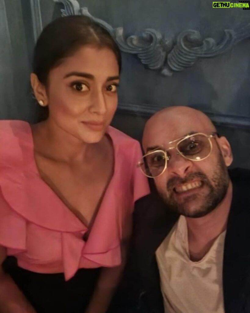 Shriya Saran Instagram - Happy birthday @therahulaggarwal and @theanjaliaggarwal sending you both lots of love and happinesss. @therahulaggarwal is the nicest human being I know. …. Rahul you are mad crazy and silly but we all love you. We adore you. Love you Rahul baba …. Radha says Rahul Rahul is my friend mama Anjali aunty I miss your Christmas cake. Soon !!!! C you guys soon @suparnamoitra_ @andreikoscheev @deeptireddyofficial
