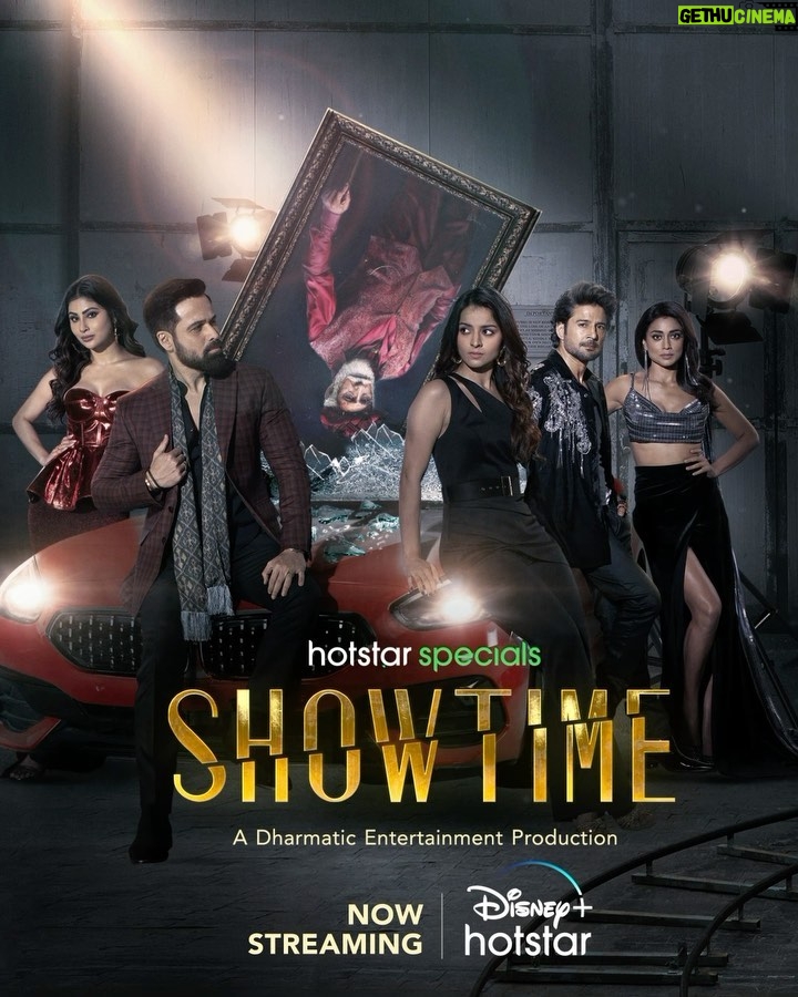 Shriya Saran Instagram - Insider aur outsider ka yeh khel hota hai ab shuru. Lights! Camera! It’s Showtime! #HotstarSpecials #Showtime, now streaming only on @disneyplushotstar #ShowtimeOnHotstar @karanjohar @apoorva1972 @somenmishra @mihirbd @gogoroy @kumararchit @naseeruddin49 @therealemraan @mahima_makwana @imouniroy @simplyrajeev @shriya_saran1109 @neeraj_madhav @vishalvashishtha @ghuggss #VijayRaaz #LaraChandni @mitchinder @jehanhanda @karandontsharma @Bhaskarville @tallz.music @dharmaticent