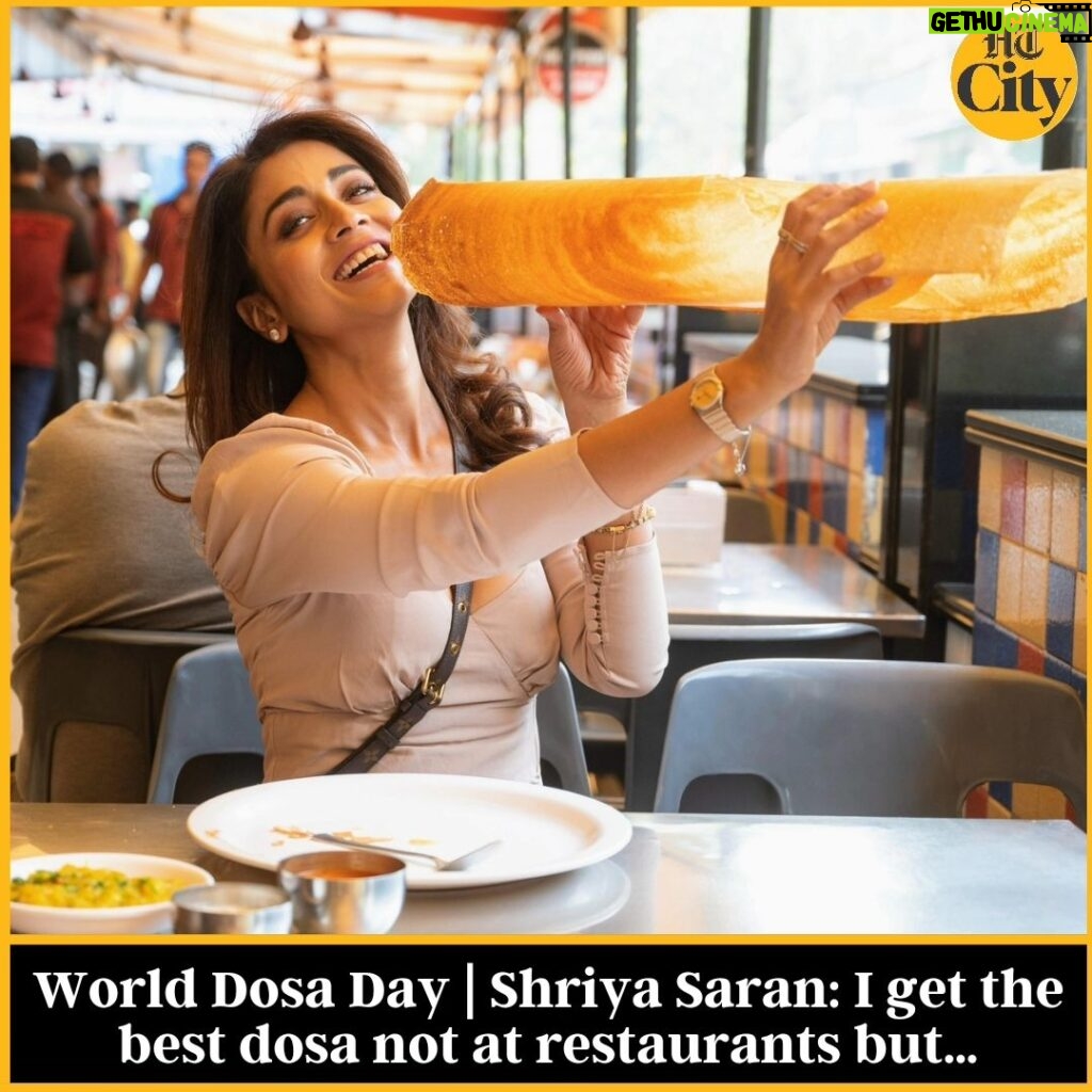 Shriya Saran Instagram - We took actor Shriya Saran, who is in love with the versatile dosa, out for a special lunch on World Dosa Day today. Talking about her favourite dish, she says, “I love the small roadside places serving dosa. This delicacy travelled to different of India and became its own. It’s a universally acknowledged food. My daughter is also obsessed with dosa and idli, she calls it ‘idi’! I feel dosa could become the next big thing from India because it’s gluten free, and can be made in a health conscious way with oats and millets.” @shriya_saran1109 Story by @rishazod Photos by @vaalibate For full story, link is in our stories. #shriyasaran #dosa #worlddosaday #bollywood #food