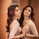 Shriya Saran Instagram - @arunprasath_photography @sithara_kudige thank you for Thai stunning saree and blouse Make up @sakpalnilesh267 Hair @priyanka_sherkar1