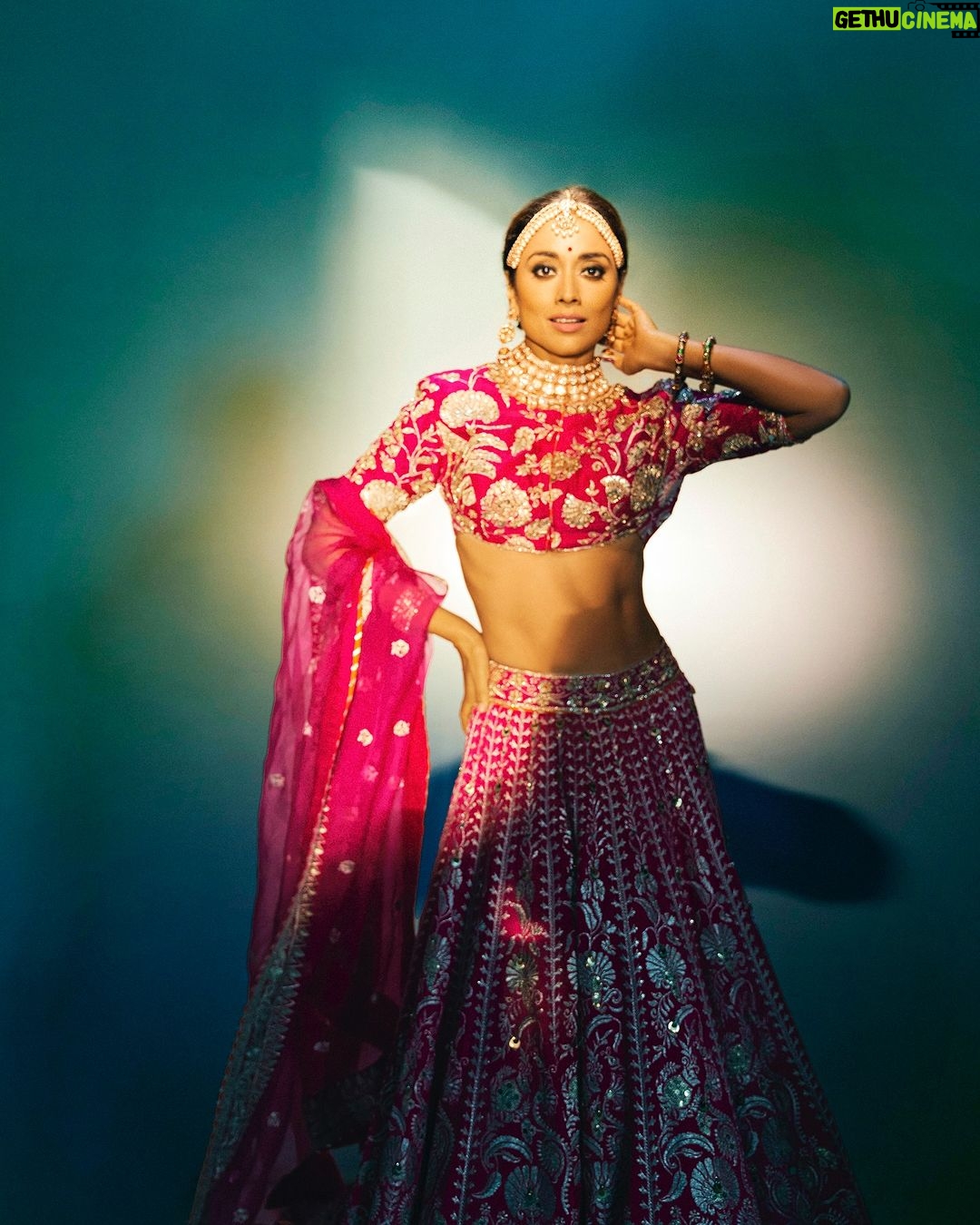 Shriya Saran Instagram - Magazine: @culturedwedding Managing Editor: @yadav_manjeet Business Head: @divyanijain1925 Stylist: @juhi.ali Photographer: @tejasnerurkarr Make-up: @makeupbymahendra7 Hair: @priyanka_sherkar1 Outfit: @gopivaiddesign @rizwanssk Jewellery: @virokbytatiwalas Location: @maximusstudiomumbai Artist’s PR: @communiquefilmpr Videographer: @chalchitrakar Co-ordinated by: @nadiiaamalik