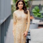 Shriya Saran Instagram - Outfit: @premyabymanishii Earrings: @iblamebeads Styled by- @sukriti grover Styling Team- @vanigupta.23 @bitofbash @naishasinghvi Make up @sakpalnilesh267 Hair @priyanka_sherkar1 @media9manoj For @asianpaints