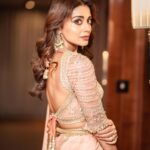 Shriya Saran Instagram - Palat !!!! Saree @sithara_kudige Blouse @sithara_kudige Make up @sakpalnilesh267 Hair @priyanka_sherkar1 Photo @arunprasath_photography