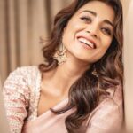 Shriya Saran Instagram - In Chennai Sari @sithara_kudige Blouse @sithara_kudige Shot by @arunprasath_photography Make up @sakpalnilesh267 Hair @priyanka_sherkar1