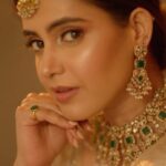 Shruthi Prakash Instagram - In frame : @shrutiprakash Wearing : @shlokasudhakarofficial Jewellerryby @vivantgolddiamonds #jewelry eller H&M by : @bridalmakeover_with_soumya 📸 : @sandeep.mv @_sunburstt_ Location : @_sunburstt_ Shot with @nikonindiaofficial #z9 Lit with @profoto #lights #shruthiprakash #sandeepmv #portraitsbySMV #sunburstt #goldfish #goldfishgirl #shlokasudhakar #nikonz9 #profoto Sunburstt