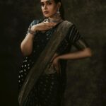 Shruthi Prakash Instagram - ❤️ Wearing @shlokasudhakarofficial ❤️ Photographer @sandeep.mv Jewellery @vivantgolddiamonds MUA @bridalmakeover_with_soumya Hair @hairanddrapeby_geetham [Shruti Prakash, Conceptual Shoot, Pose, Portrait, Makeup , Saree, Indian, Jewellery, Pretty]
