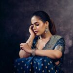 Shruthi Prakash Instagram - Feeling the blues, but in the best way possible ❤️ Wearing @shlokasudhakarofficial ❤️ Photographer @sandeep.mv Jewellery @vivantgolddiamonds MUA @bridalmakeover_with_soumya Hair @hairanddrapeby_geetham [Shruti Prakash, Conceptual Shoot, Pose, Portrait, Makeup , Saree, Indian, Jewellery, Pretty]