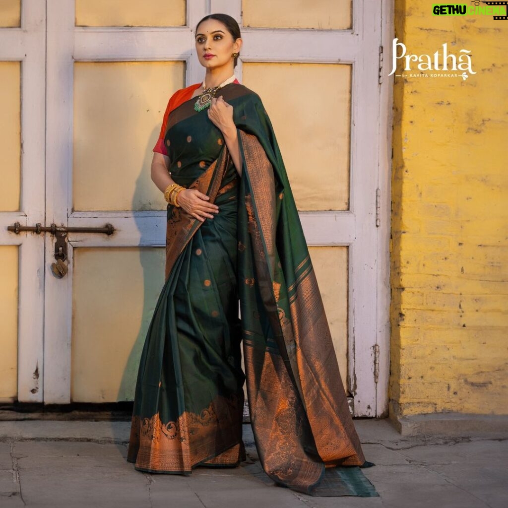 Shruti Marathe Instagram - Discover @pratha_sarees’ exquisite Kanjeevarams woven with fine copper zari! A cherished heirloom graced by @shrumarathe’s enchanting persona! WhatsApp on 9822240402 for inquiries Visit - www.prathasarees.com Follow us on social media for the latest addition of sarees: Facebook | Instagram | YouTube #shrutimarathe #kanjeevaram #kanjeevaramsilks #tissuebrocade #traditionalsaree #silksarees #prathasarees#ElegantDrapes #PrathaCreations #IndianFashion #HandcraftedElegance #EthnicChic #TraditionalWeaves #SareeLove