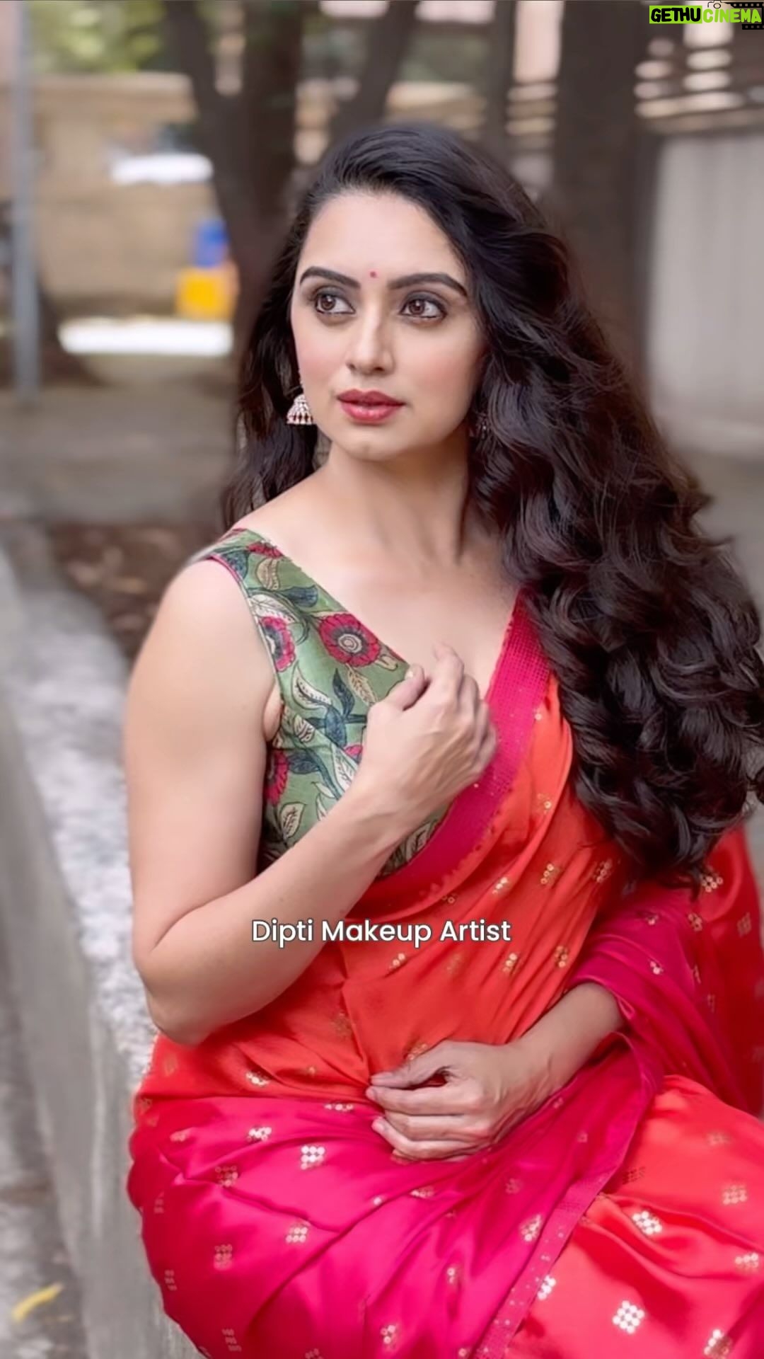 Shruti Marathe Instagram - आपकी आँखों में कुछ… Beauty @shrumarathe Makeover @diptimakeupartist Saree @ipsit_india . . . #diptimakeupartist #celeb #celebrity #marathi #shrutimarathe #teamshruti #makeupartist #puneartist