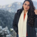 Shruti Marathe Instagram - 💓💓 #weather #snow #shoot #cold #shimla Pc @kettansingh
