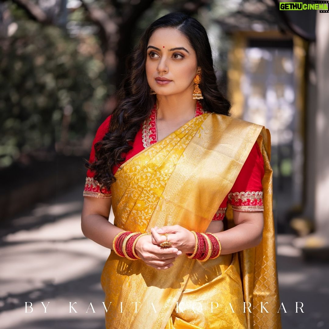 Shruti Marathe Instagram - Pratha’s tastefully handpicked tissue brocade Kanjeevaram sets the mood while @shrumarathe steals the spotlight with her radiant charm! Get ready to make your special occasions cherishable with @pratha_sarees ! WhatsApp on 9822240402 for inquiries Visit - www.prathasarees.com Follow us on social media for the latest addition of sarees: Facebook | Instagram | YouTube #shrutimarathe #kanjeevaram #kanjeevaramsilks #tissuebrocade #traditionalsaree #silksarees #prathasarees#ElegantDrapes #PrathaCreations #IndianFashion #HandcraftedElegance #EthnicChic #TraditionalWeaves #SareeLove
