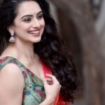 Shruti Marathe Instagram - @saneshashank @diptimakeupartist @ipsit_india