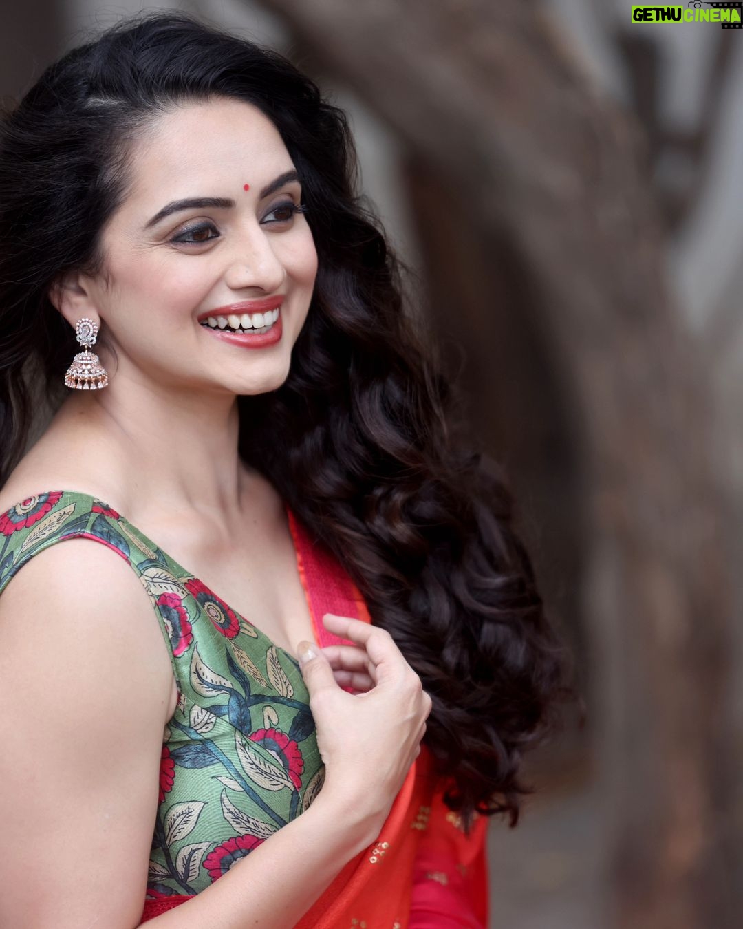Shruti Marathe Instagram - @saneshashank @diptimakeupartist @ipsit_india