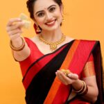Shruti Marathe Instagram - Makar sankranti chya shubheccha ❤️❤️ #tilgul #makarsakranti #saree