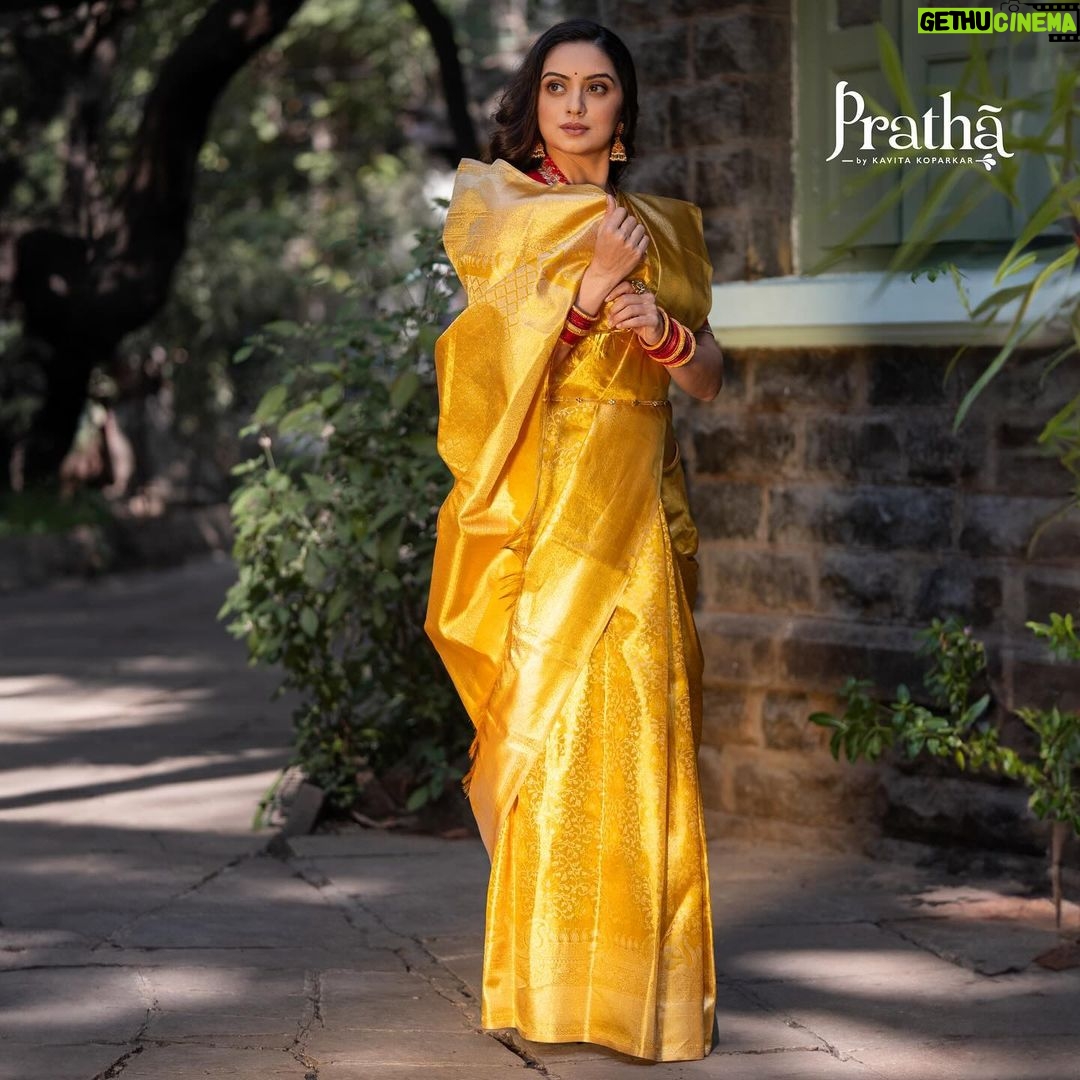 Shruti Marathe Instagram - Pratha’s tastefully handpicked tissue brocade Kanjeevaram sets the mood while @shrumarathe steals the spotlight with her radiant charm! Get ready to make your special occasions cherishable with @pratha_sarees ! WhatsApp on 9822240402 for inquiries Visit - www.prathasarees.com Follow us on social media for the latest addition of sarees: Facebook | Instagram | YouTube #shrutimarathe #kanjeevaram #kanjeevaramsilks #tissuebrocade #traditionalsaree #silksarees #prathasarees#ElegantDrapes #PrathaCreations #IndianFashion #HandcraftedElegance #EthnicChic #TraditionalWeaves #SareeLove