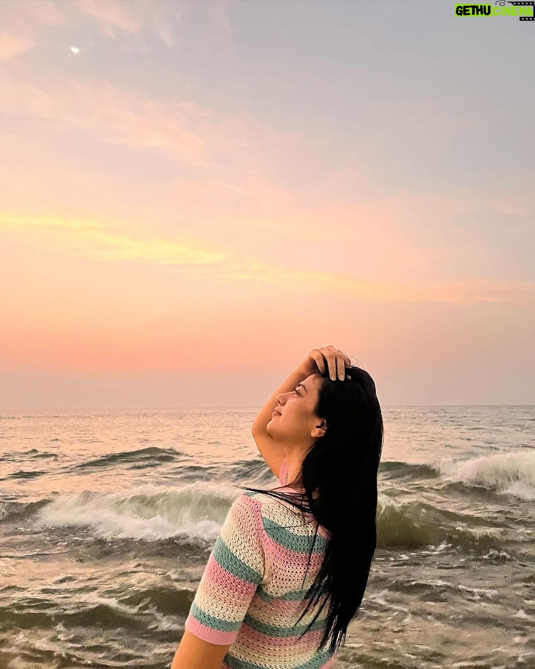 Shruti Sharma Instagram - Until I found her 🌈 📸 Niva 🌼 Mount Lavinia Beach