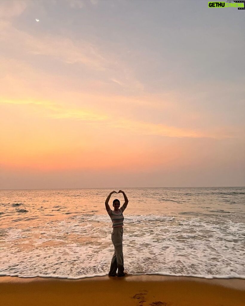Shruti Sharma Instagram - Until I found her 🌈 📸 Niva 🌼 Mount Lavinia Beach