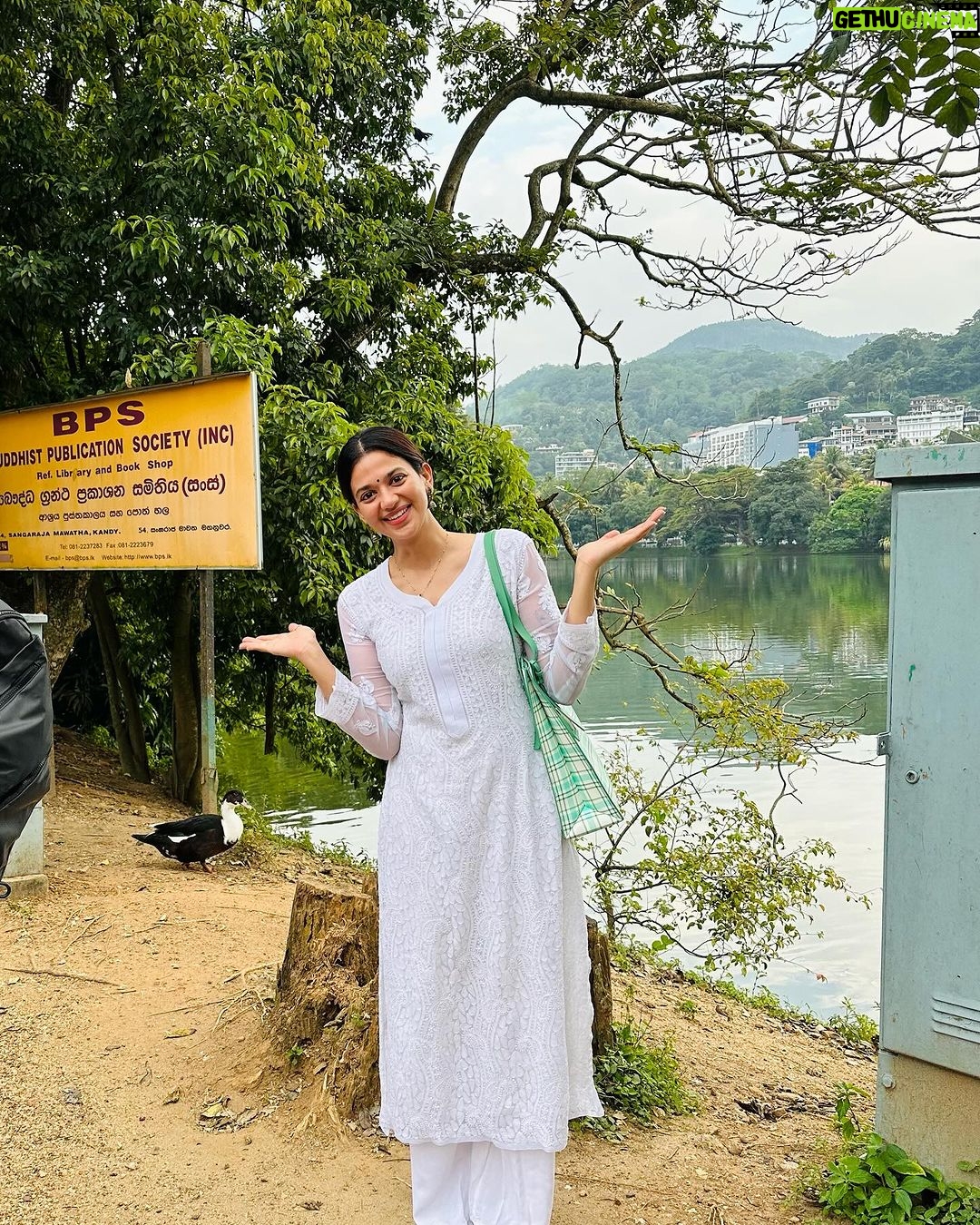 Shruti Sharma Instagram - 😇💜✨🙏🏻 📸 @rehabalattar 😘 Temple of the Tooth Relic