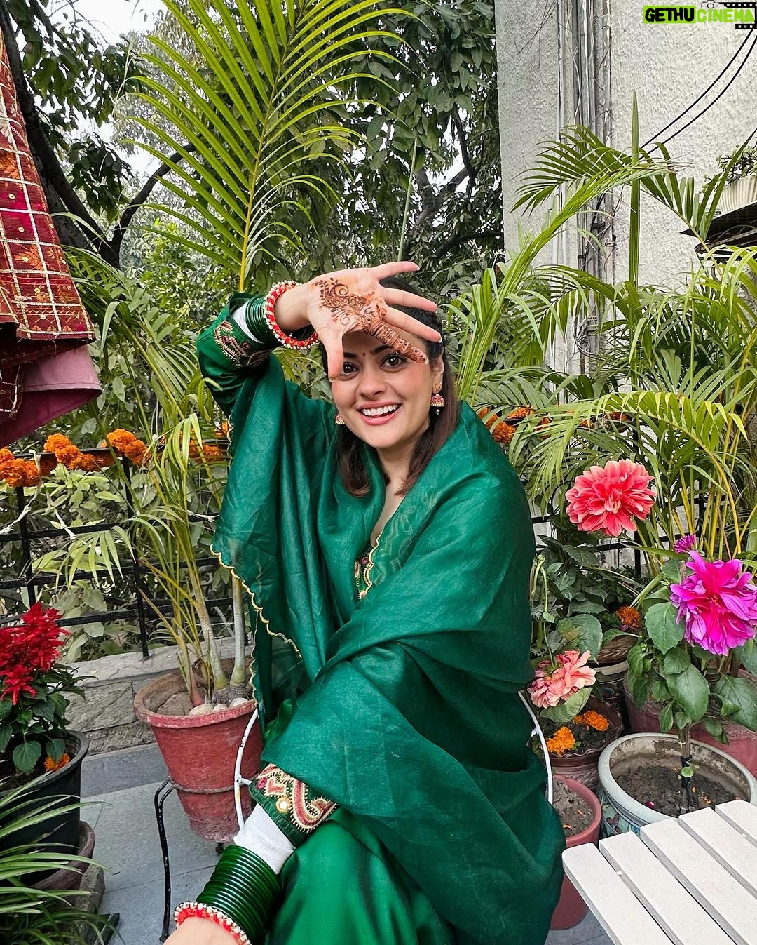 Shruti Sodhi Instagram - Same mehendi..same hands..Different poses (I tried)π
π TBH it was too much of an effort to pick oneπ #weddingseason #mehendi #shrutisodhi #winterweddingseason