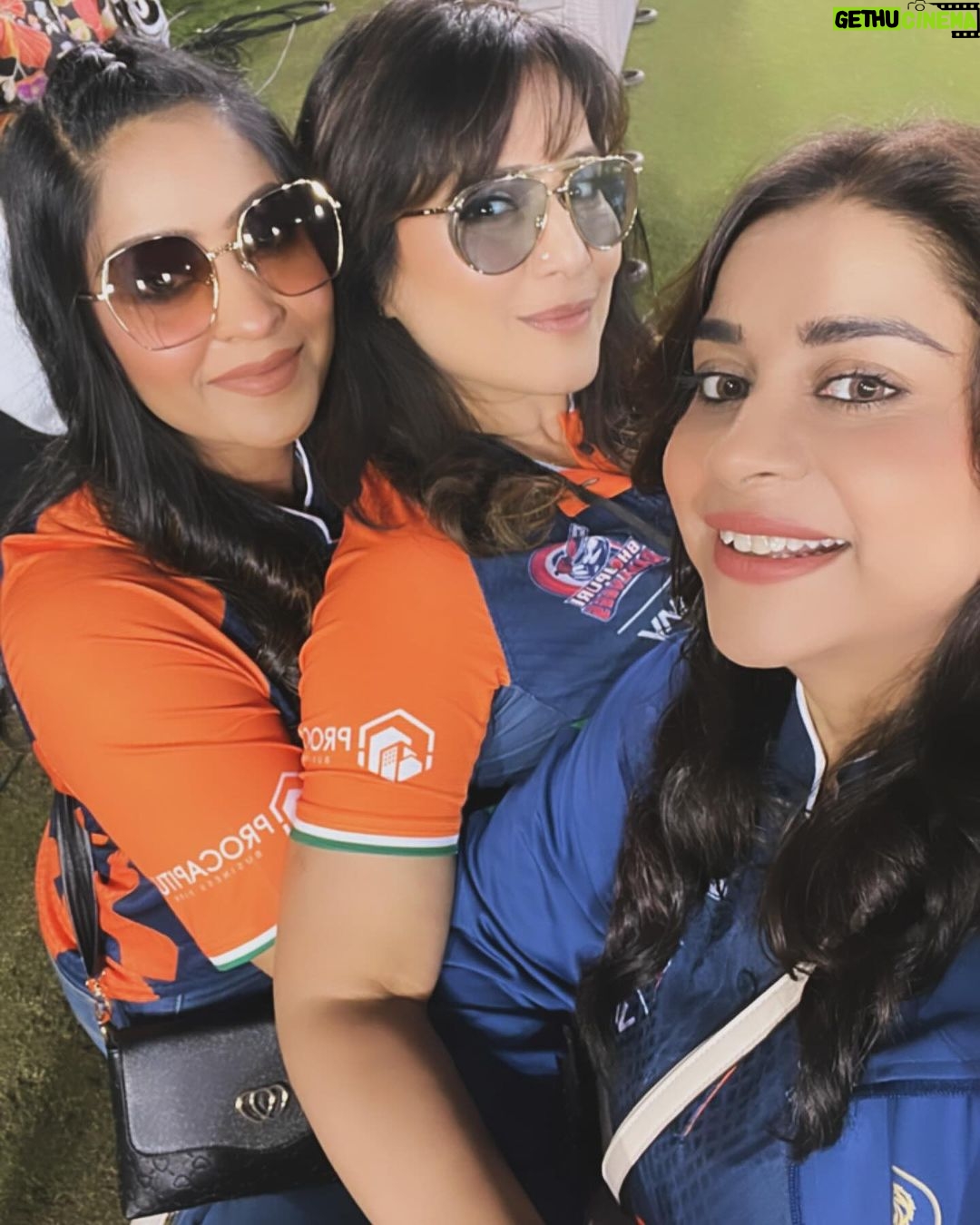 Shubhi Sharma Instagram - Good evening friends @cclt20 @bhojpuri_dabang_ccl