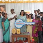 Shweta Menon Instagram - Thankyou @shwetha_menon for your valuable blessings 🤍🤍 📸 @master.jayakrishnan Aluva, Ernakulam