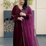 Shweta Menon Instagram - #ShwethaMenon Stylist: @tharunya_vk Mua: @mehendiladiessalonspa Wardrobe: @sajaasboutique Editing @____anshad_ 📷 @ashique_hisham Dubai, United Arab Emirates