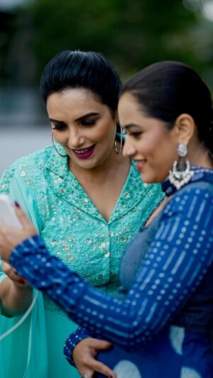 Shweta Menon Instagram - With Parukutty  @parvathy_r_krishna 
Stylist : @tharunya_vk
Mua : @abilashchickumakeupartist
Wardrobe : @miracledesignerboutique 
Shots : @kishorlalphotography