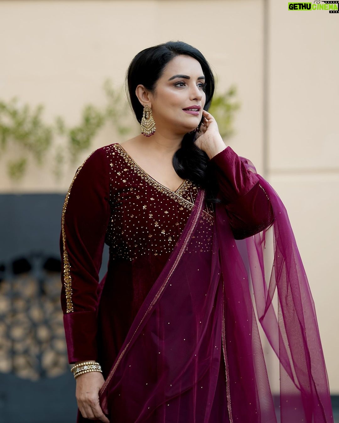 Shweta Menon Instagram - Stylist: @tharunya_vk Mua: @mehendiladiessalonspa Wardrobe: @sajaasboutique Shots: @ashique_hisham Dubai, United Arab Emirates