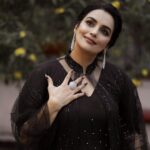Shweta Menon Instagram - Happy New Year! 🎉 Stylist: @tharunya_vk Wardrobe: @yaamidesigns Accessories: @seeruscollections MUA : @amal_ajithkumar Shots : @shajeel_kabeer Trivandrum, India