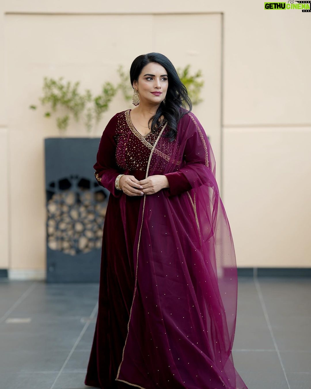 Shweta Menon Instagram - Stylist: @tharunya_vk Mua: @mehendiladiessalonspa Wardrobe: @sajaasboutique Shots: @ashique_hisham Dubai, United Arab Emirates