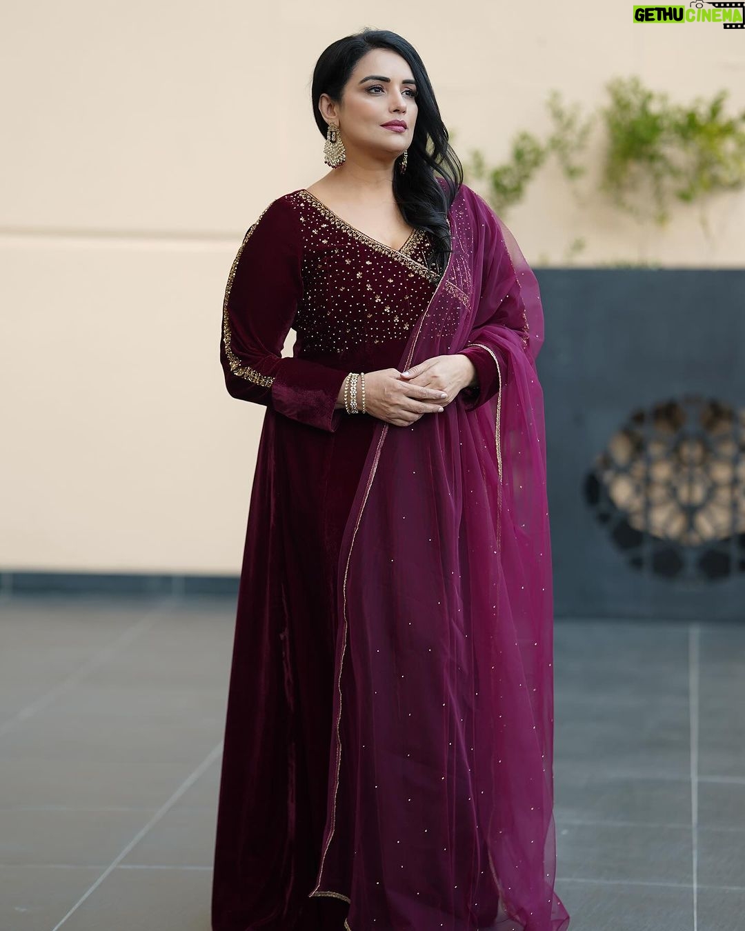 Shweta Menon Instagram - Stylist: @tharunya_vk Mua: @mehendiladiessalonspa Wardrobe: @sajaasboutique Shots: @ashique_hisham Dubai, United Arab Emirates