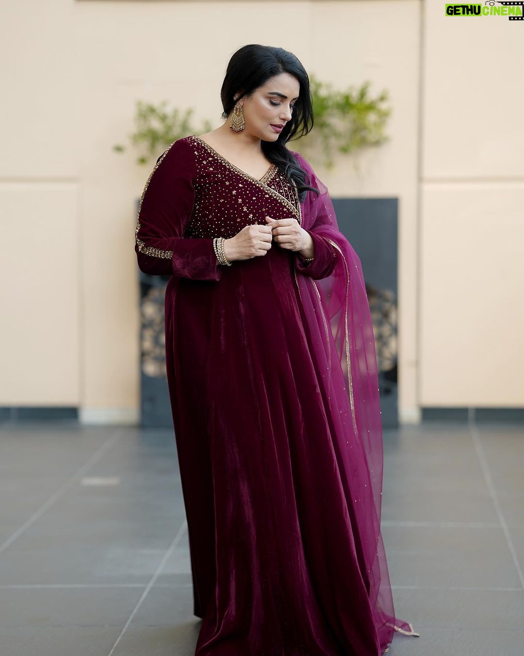 Shweta Menon Instagram - Stylist: @tharunya_vk Mua: @mehendiladiessalonspa Wardrobe: @sajaasboutique Shots: @ashique_hisham Dubai, United Arab Emirates