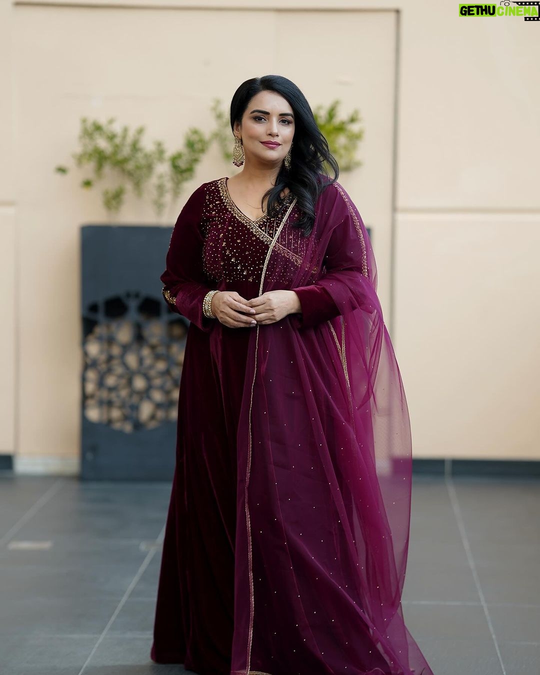 Shweta Menon Instagram - Stylist: @tharunya_vk Mua: @mehendiladiessalonspa Wardrobe: @sajaasboutique Shots: @ashique_hisham Dubai, United Arab Emirates