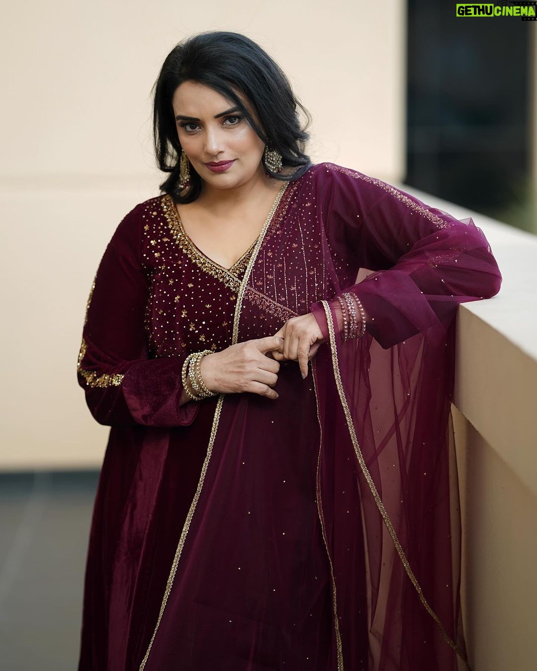 Shweta Menon Instagram - Stylist: @tharunya_vk Mua: @mehendiladiessalonspa Wardrobe: @sajaasboutique Shots: @ashique_hisham Dubai, United Arab Emirates