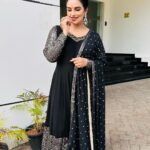 Shweta Menon Instagram - Stylist : @tharunya_vk MUA : @avinash_s_chetia Wardrobe: @sara.sajnarahman Accessories: @ridha_rental_jewellery @ridha_rentaljewellery Trivandrum, India