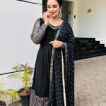 Shweta Menon Instagram – Stylist : @tharunya_vk
MUA : @avinash_s_chetia
Wardrobe: @sara.sajnarahman
Accessories: @ridha_rental_jewellery
@ridha_rentaljewellery Trivandrum, India