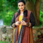 Shweta Menon Instagram – @shwetha_menon♥️

Stylist: @tharunya_vk

Wardrobe: @shaleenaboutique

Accessories: @seeruscollections

MUA: @sijanmakeupartist