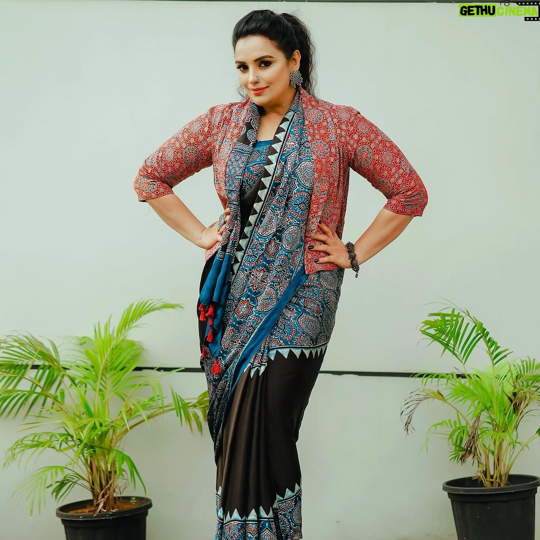 Shweta Menon Instagram - Stylist : @tharunya_vk Saree : @wellattire Jacket : @rubymistboutique Accessories: @lauradesigns.in MUA : @abilashchickumakeupartist Shots : @_hanosh_photography_ Trivandrum, India