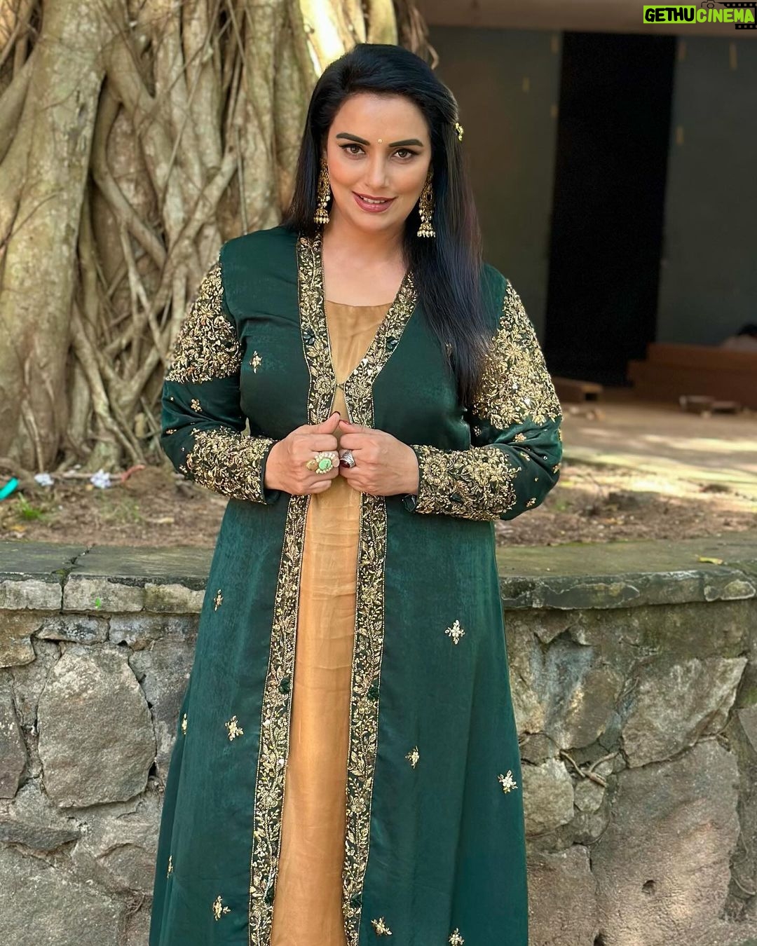 Shweta Menon Instagram - Stylist : @tharunya_vk Wardrobe: @shazara_design_studio Accessories: @dira_collections_ MUA : @avinash_s_chetia Trivandrum, India