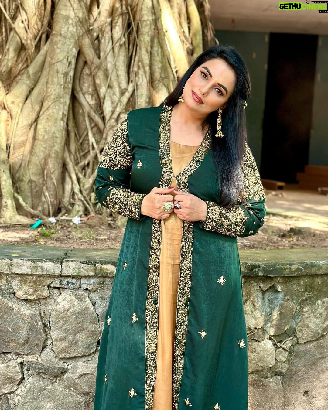Shweta Menon Instagram - Stylist : @tharunya_vk Wardrobe: @shazara_design_studio Accessories: @dira_collections_ MUA : @avinash_s_chetia Trivandrum, India
