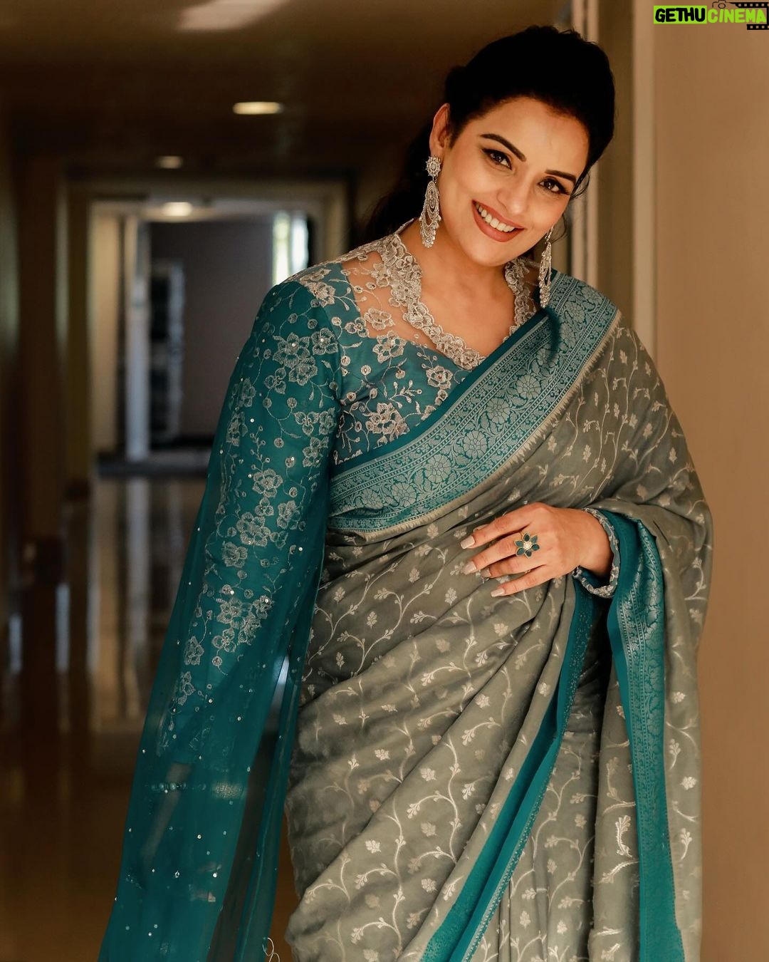 Shweta Menon Instagram - Stylist : @tharunya_vk Wardrobe: @silkyarns Accessories: @kaya_online_ MUA : @avinash_s_chetia Shots : @nisamzuppy_ Trivandrum, India