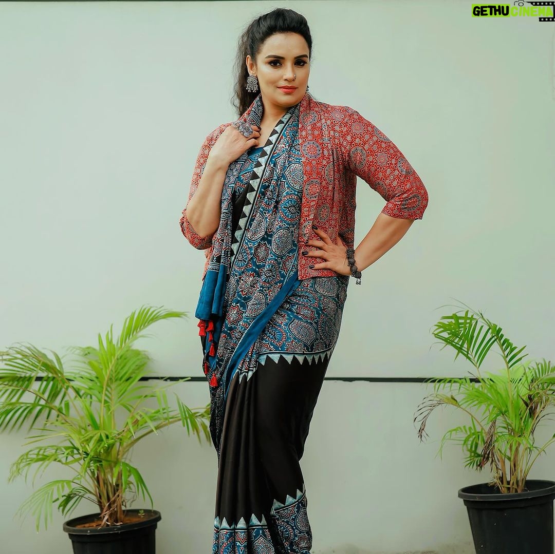 Shweta Menon Instagram - Stylist : @tharunya_vk Saree : @wellattire Jacket : @rubymistboutique Accessories: @lauradesigns.in MUA : @abilashchickumakeupartist Shots : @_hanosh_photography_ Trivandrum, India