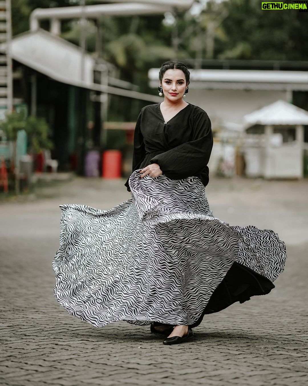Shweta Menon Instagram - Stylist : @tharunya_vk Outfit & accessories @denairaboutique MUA : @abilashchickumakeupartist Shots : @insta_stories_of_sarath Kochi, India