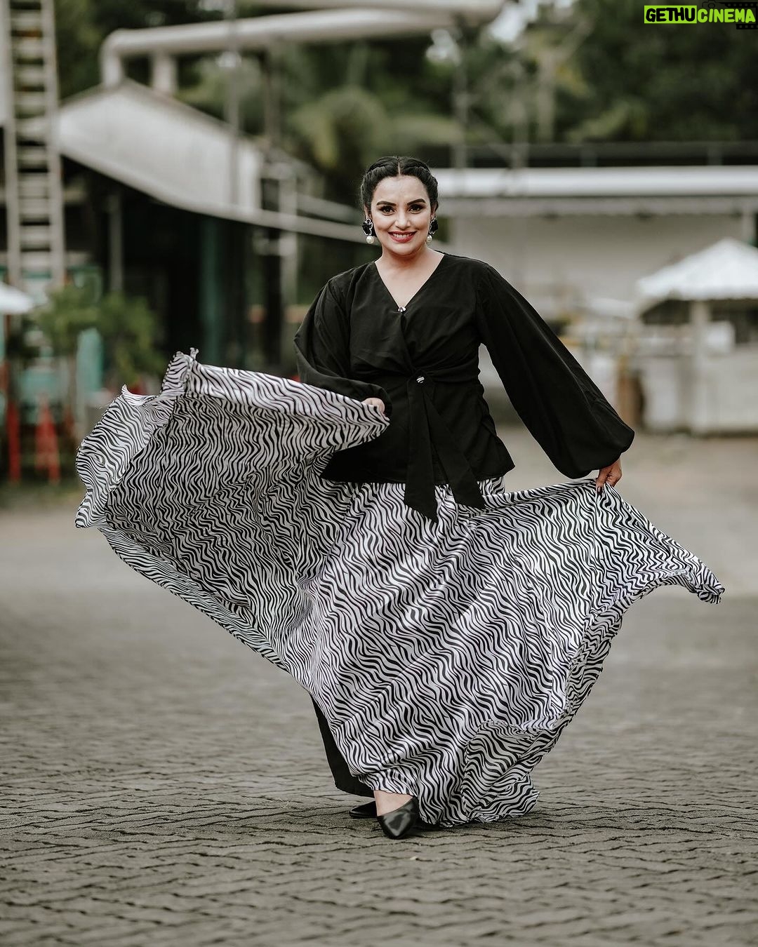 Shweta Menon Instagram - Stylist : @tharunya_vk Outfit & accessories @denairaboutique MUA : @abilashchickumakeupartist Shots : @insta_stories_of_sarath Kochi, India