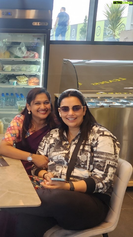 Shweta Menon Instagram - Bethe he bethe maine dil kho diya @shwetha_menon 😍🥰one of the most sweetest soul met this year beginning ..thank you @leadersfitnessgym @dr_harshad_ak for bringing only amazing people always and for this opportunity.. #uae #celebstyle #actress #uaelife #spreadsmiles #spreadglow #spreadlove #positivevibesonly #focus #hardwork